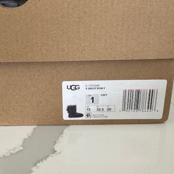 UGG Kids Girls Bailey Bow II Boot in Grey, USA Size Little Kid 1 - Picture 4 of 4